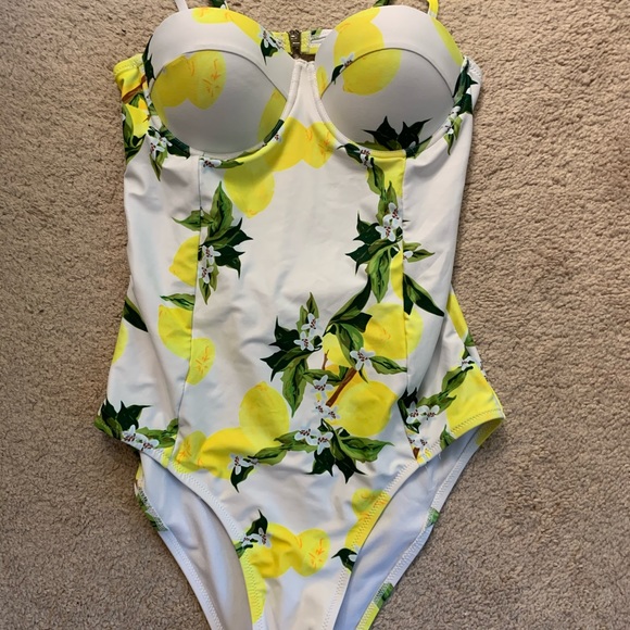 One piece lemon tree bathing suit 🍋🍋 - Picture 2 of 7
